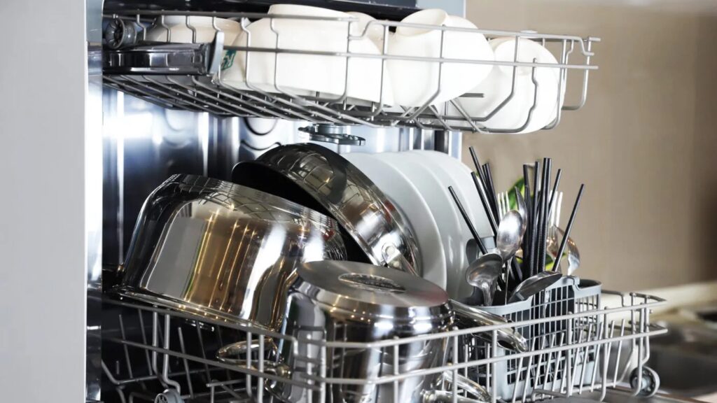 Máy rửa bát có rửa được nồi không? Những lưu ý quan trọng để làm sạch hiệu quả