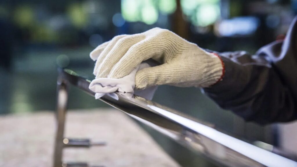 Dung dịch tẩy rỉ sét inox có bao nhiêu loại và các lưu ý quan trọng khi sử dụng