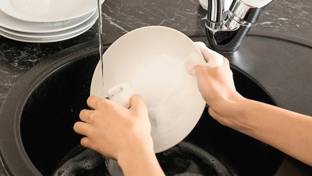 Cách Rửa Bát Sạch, Nhanh Chóng Và Tiết Kiệm Nước Tại Nhà