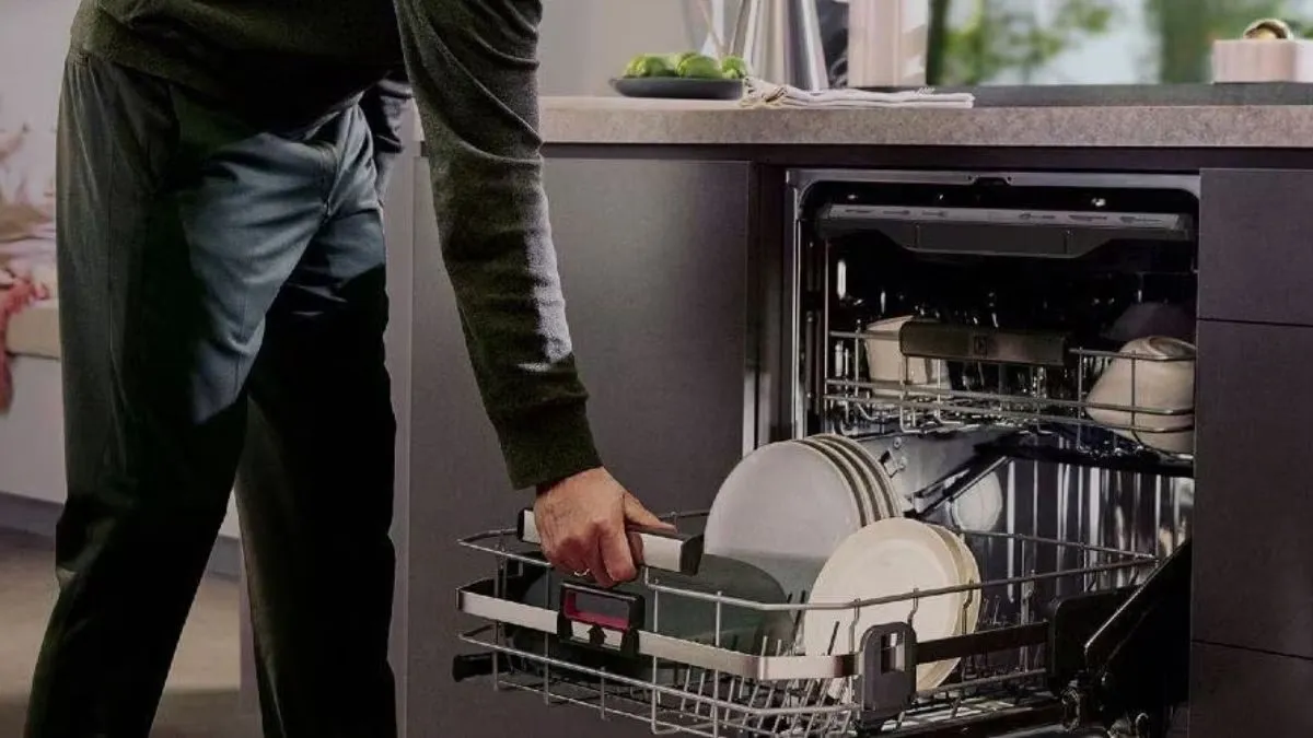 Máy Rửa Bát 15 Bộ Rửa Được Bao Nhiêu Cái? Có Nên Mua Không?