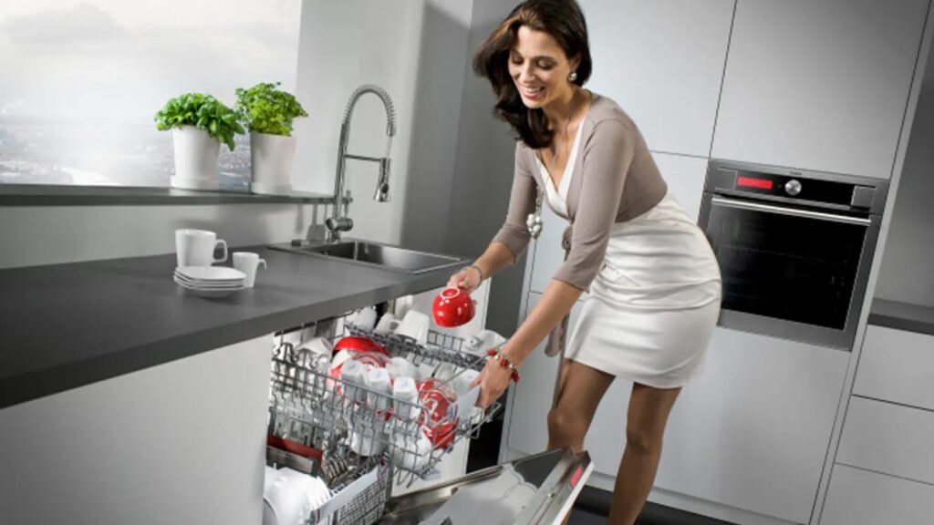 Có nên mua máy rửa bát không? Đánh giá ưu nhược điểm thực tế