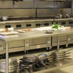 Bếp ăn công nghiệp là gì? Tiêu chuẩn thiết kế và các thiết bị cần có