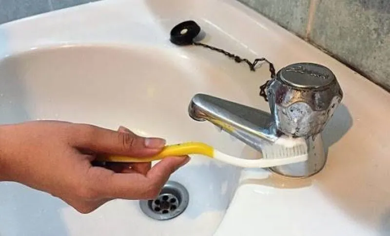 Dung dịch tẩy rỉ sét inox có bao nhiêu loại và các lưu ý khi sử dụng