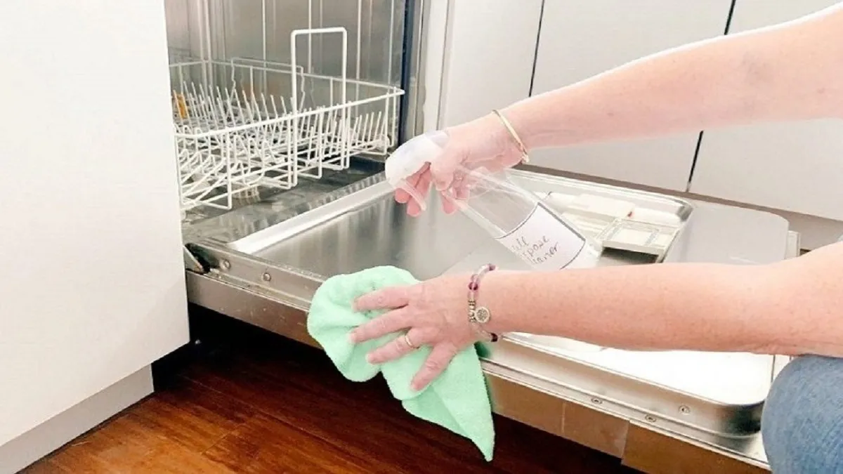 Hướng dẫn cách vệ sinh máy rửa bát công nghiệp đơn giản và nhanh chóng